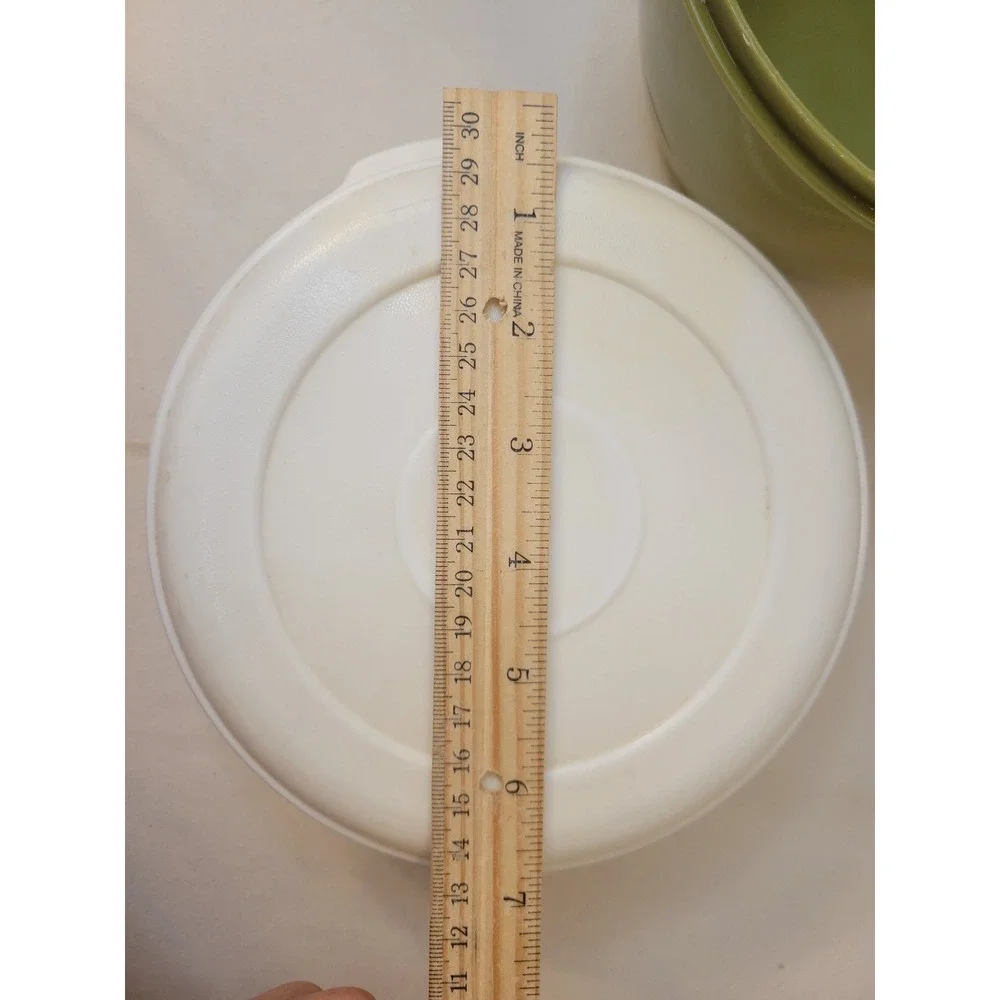 Vintage Rubbermaid 8 Cup Green Mixing Bowl & 1.5 Qt Servin Saver Container Set